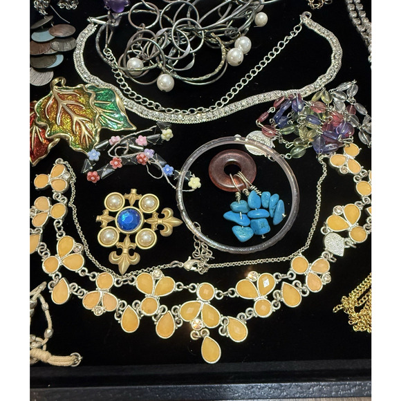 Vintage Jewelry Craft Lot 19 Pc Mixed Metals Stones Rhinestone Strand Colors - Picture 3 of 11